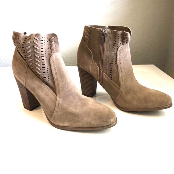 NWT VINCE CAMUTO Fenyia Booties Foxy Verona Tan Suede Cutout Accent 11 MSRP $228 - Picture 3 of 7